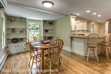 Main picture of 7 Cedar St
