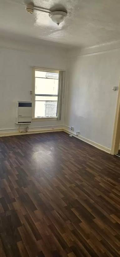 Main picture of 2651 S Manhattan Pl