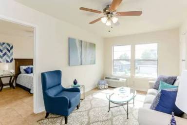 Main picture of 3803 Hardy St