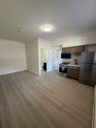 Main picture of 75 South Ave