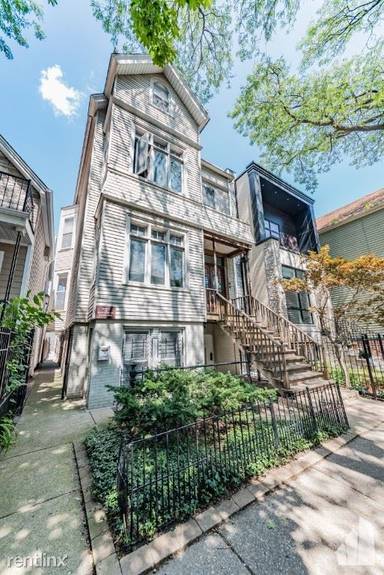 Main picture of 1104 W Wellington Ave