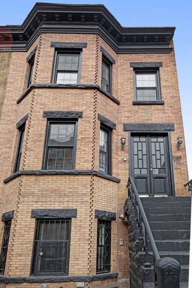 Main picture of 69 Clarkson Ave