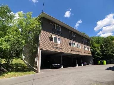 Main picture of 326 Spring St