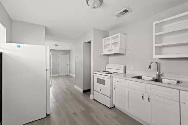 Main picture of 7819 Glass St