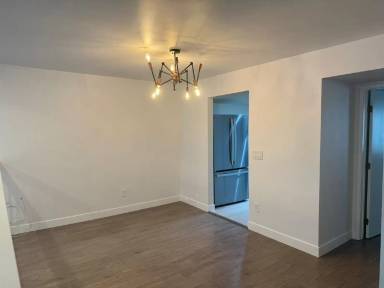 Main picture of 582 W Huntington Dr