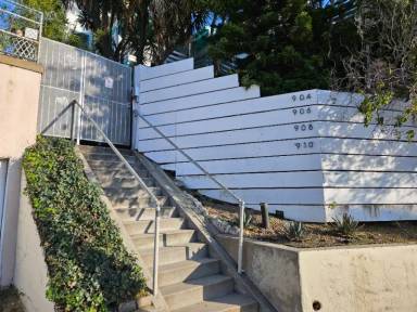 Main picture of 910 Silver Lake Blvd