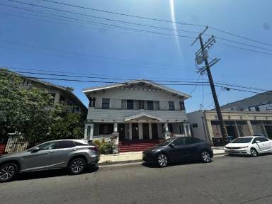 Main picture of 1425 W 24th St