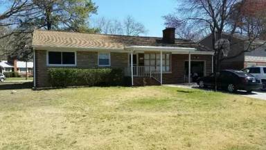 Main picture of 605 Spruce Rd