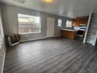 Main picture of 690 S First St