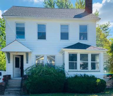 Main picture of 1555 E 214th St