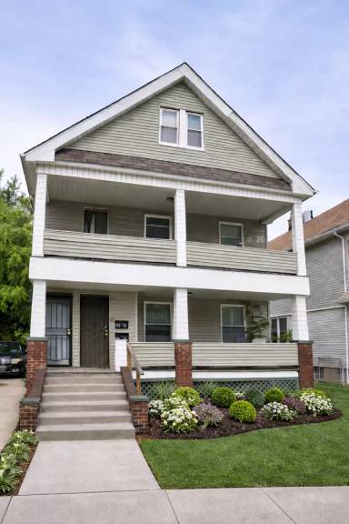 Main picture of 614 E 97th St