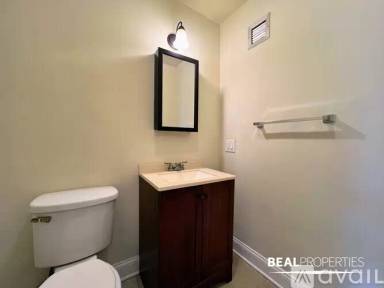 Main picture of 1220 N La Salle Dr