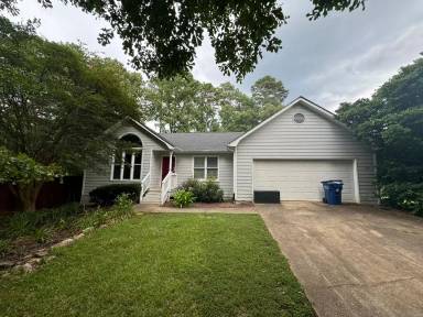 Main picture of 121 Pinenut Ln
