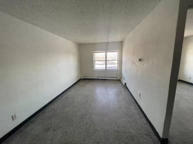 Main picture of 2441 Holmes St