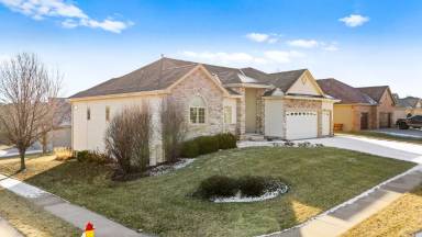 Main picture of 17055 Corby St