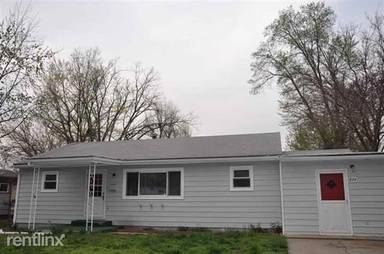 Main picture of 826 W 11th St