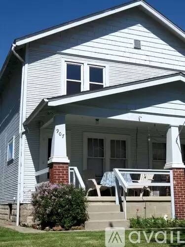 Main picture of 919 Oxley Rd