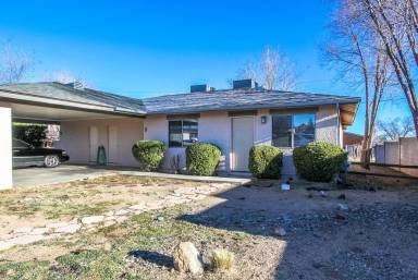 Main picture of 8040 E Lakeshore Dr
