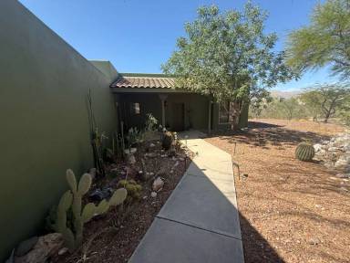 Main picture of 9731 E Kleindale Rd