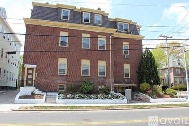 Main picture of 201 Waterman St