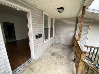 Main picture of 453 S Main St