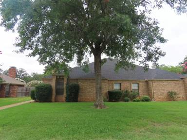 Main picture of 6002 Plantation Dr