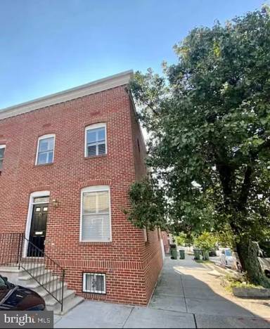 Main picture of 1010 S Streeper St