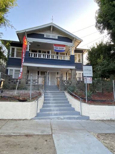 Main picture of 2114 E 4th St