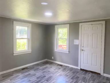 Main picture of 3439 Larchmont Ave