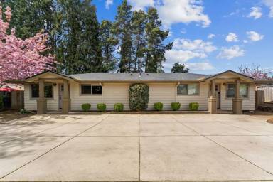 Main picture of 519 NW Adams Ave