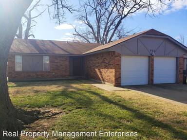 Main picture of 400 SW 32nd St