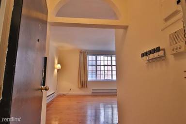 Main picture of 130 E 37th St