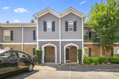 Main picture of 904 Summer Pl