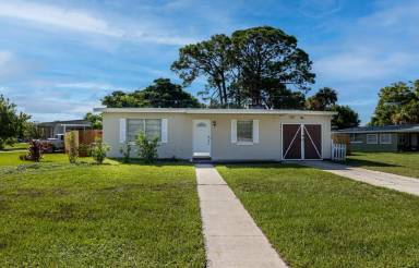 Main picture of 472 Camel Cir