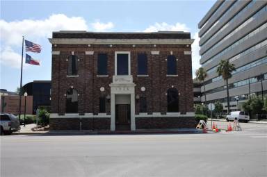 Main picture of 921 North Chaparral Street - 213