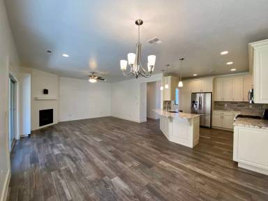 Main picture of 350 E Vermillion Ave