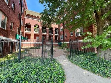 Main picture of 116 E Chestnut St