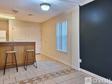 Main picture of 1903 Maria Isabel Dr