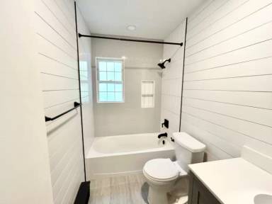 Main picture of 230 Park St