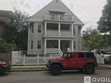 Main picture of 52 Lindsey St