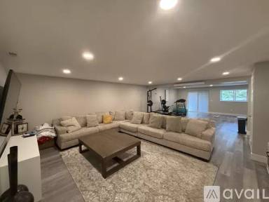 Main picture of 7826 N 153rd St