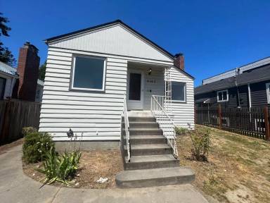 Main picture of 4145 Fauntleroy Way SW