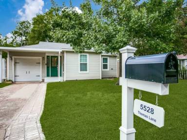 Main picture of 5528 Thomas Ln