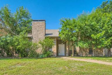 Main picture of 2425 Trellis Ln