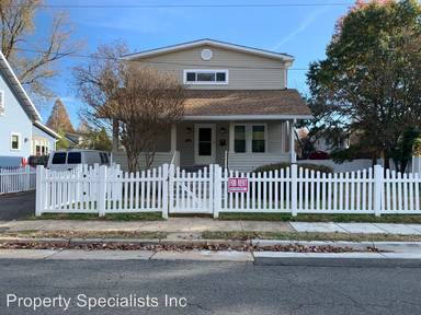 Main picture of 2501 Dewitt Ave