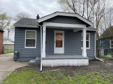 Main picture of 1820 E Meyers Ave