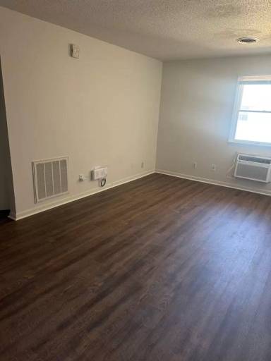 Main picture of 4301 S 6th St