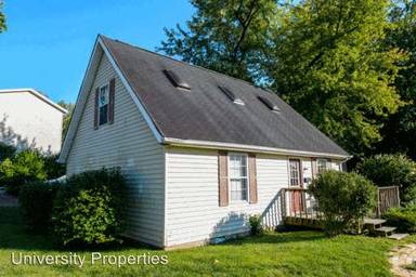 Main picture of 1332 N Washington St