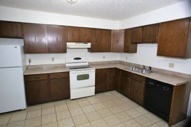Main picture of 2400 S 17th St
