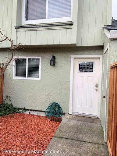 Main picture of 692 Racquet Club Cir